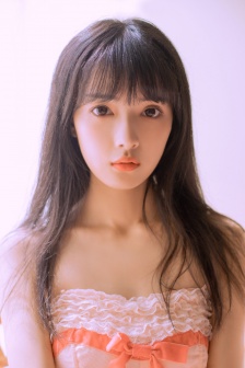 女孩头像只留身材